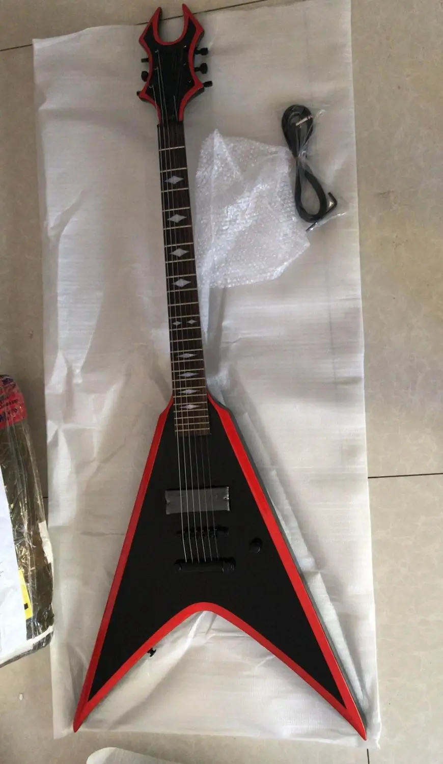 Оптовая продажа гитар Новое поступление на заказ FV электрическая гитара в черном