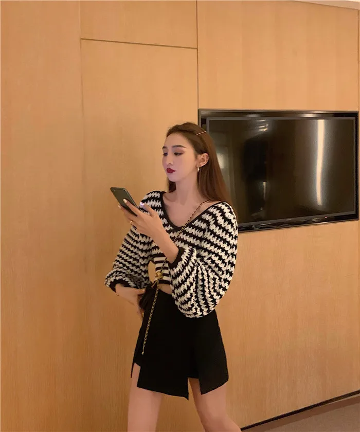 

V-neck Knitted Puff Sleeve Sweaters Female Loose Casual Striped Pullovers Autumn Winter Fashion Brand Women's Clothing Crop Top