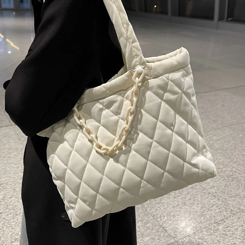 

High-quality Ladies Nylon Large-capacity Shoulder Bag 2022 Autumn and Winter New Fashion Trendy Rhombus Chain Bag Tote Bag