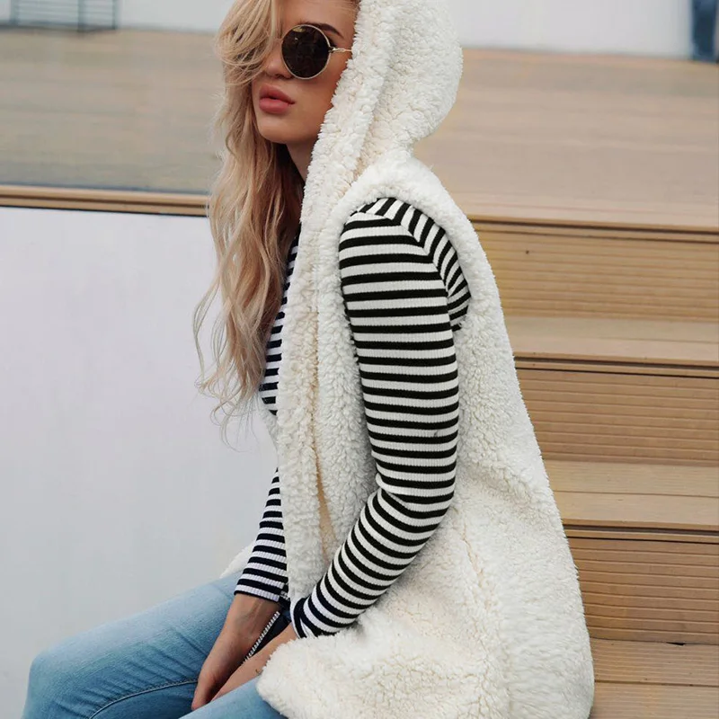 Женский жилет из искусственной овечьей шерсти с капюшоном и карманами | Женская