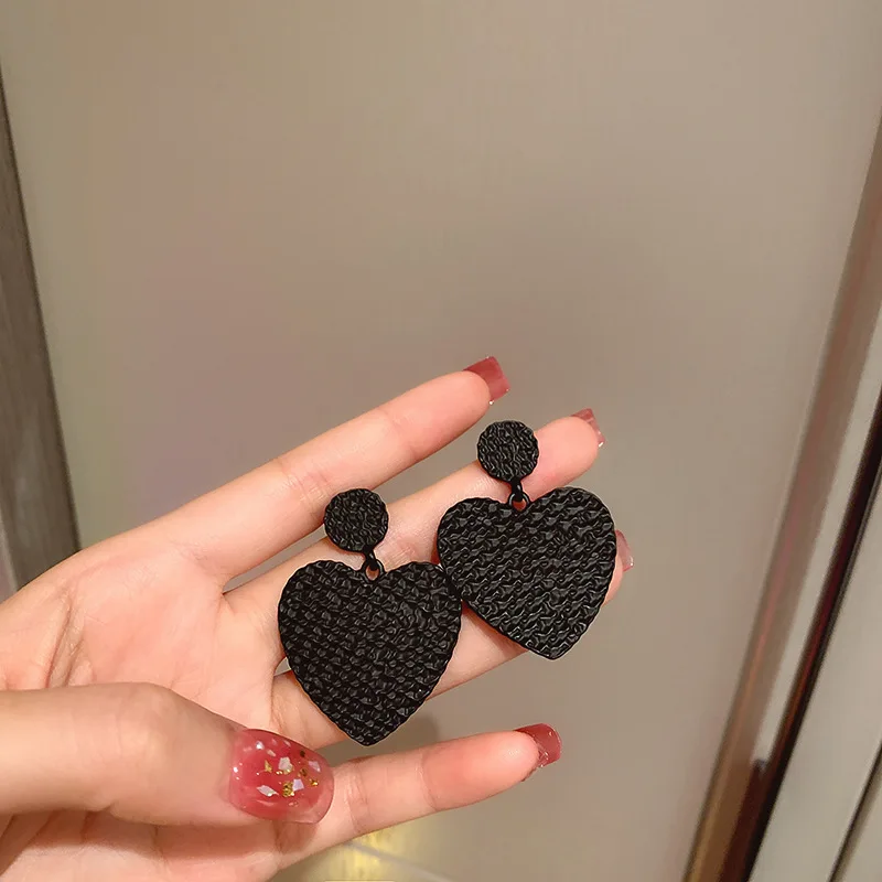 

Gothic Korean Black Heart Metal Drop Earrings for Women Punk Girls Personality Love Round Big Earring Party Accessories Brincos