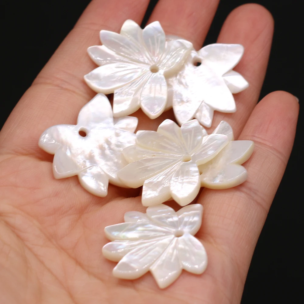

2021 New Natural Shell Leaf-shaped Carved Shell Boutique Pendant Making DIY Fashion Charm Necklace Bracelet Jewelry