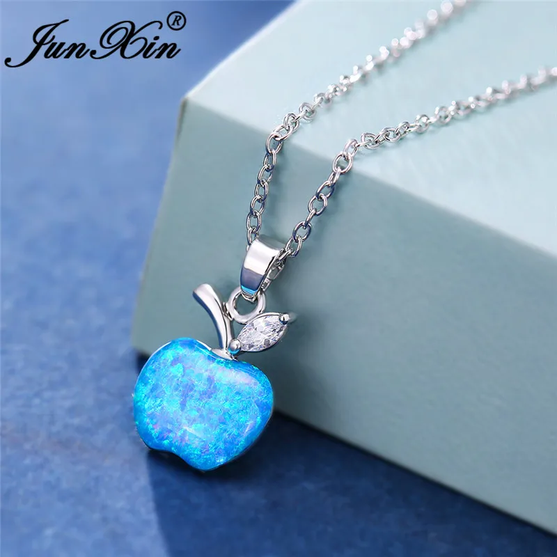 Женское ожерелье с подвеской в виде яблока голубым и белым огненным опалом |