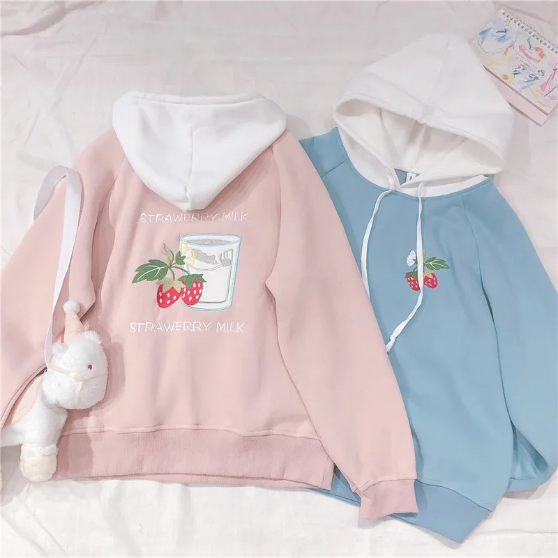 Маленькие свежие корейские милые плюшевые пуловеры с вышитой клубничкой мягкие