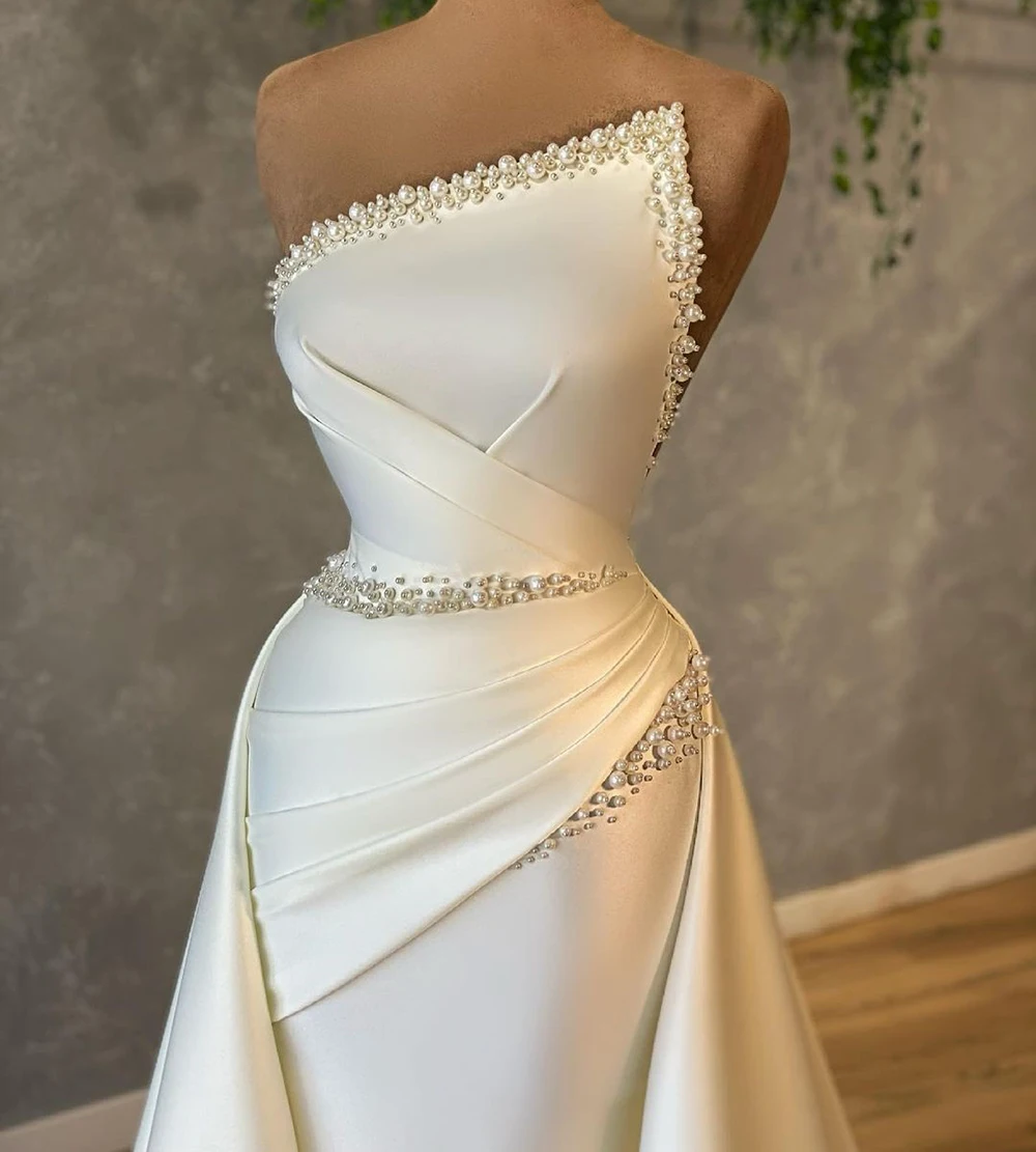 

Designed Pearls Asymmetrical Neck Pleated Straight Satin White Long Wedding Dresses Bridal Gowns 2021 With Long Train