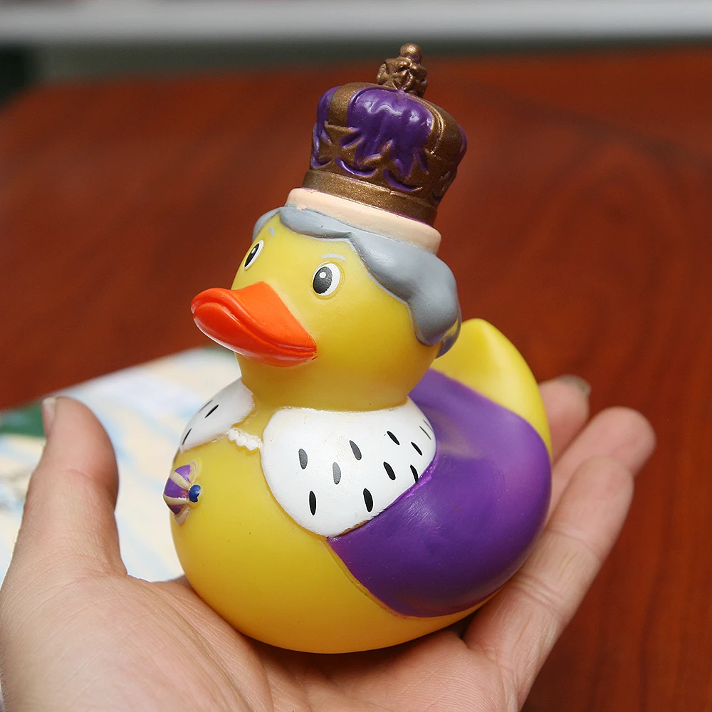 Новинка 2019 детская игрушка для купания плавающая резиновая утка 11 см королевская