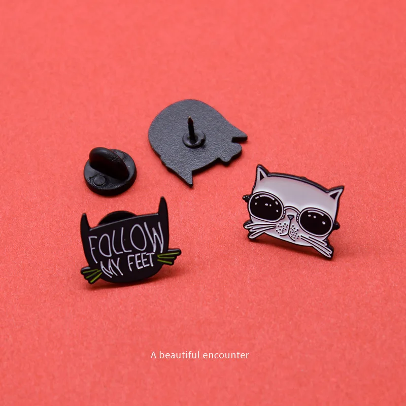 

Adorable Family Members Enamel Pins Paw Dog Cat Chicken Pet Animal Jewelry Round Custom Brooches Lapel Pin For Friends Gift