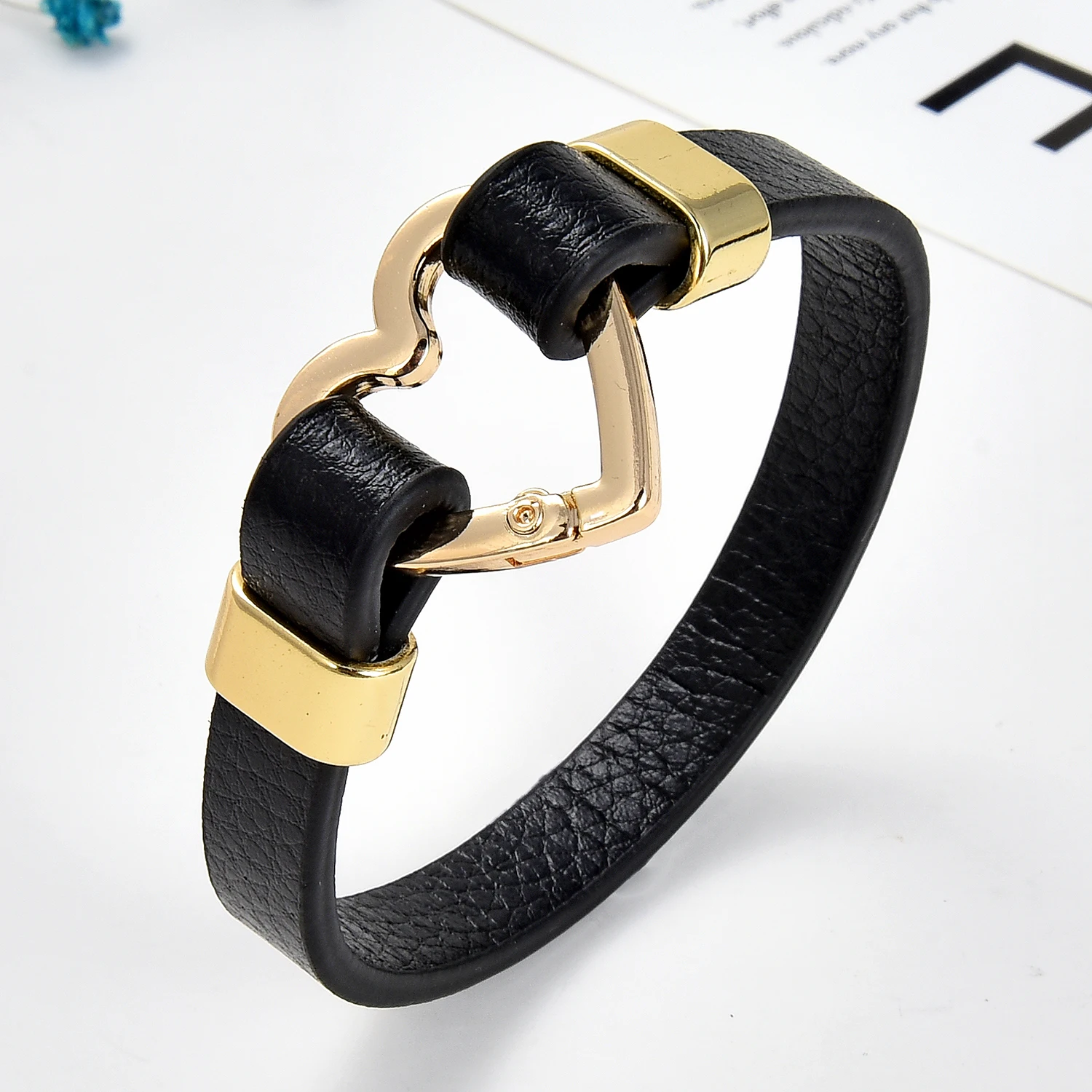 

2021 Trendy Heart Shape Spring Clasp Women Bracelet Gold Color Metal Black Leather Bracelets Girl Fashion Jewelry Wholesale