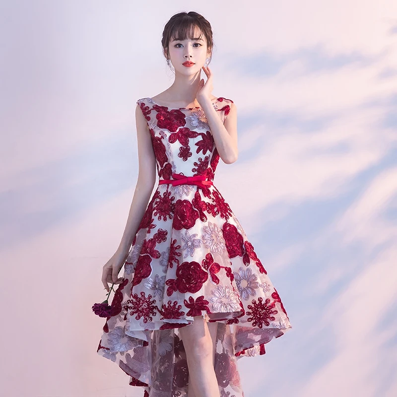 Красное короткое женское платье с круглым вырезом для невесты роскошное