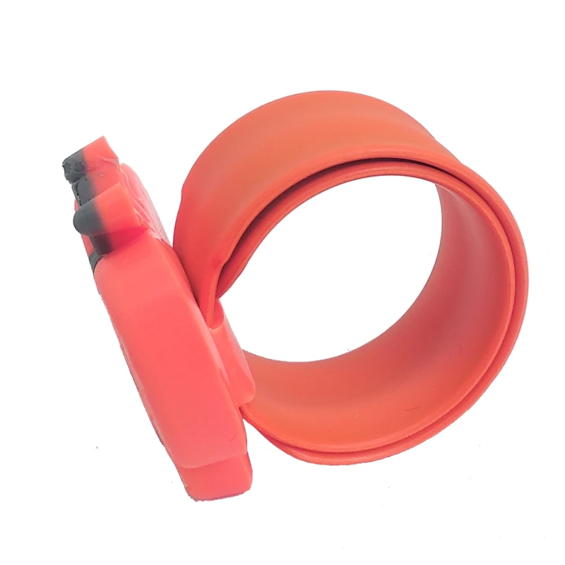 Мать отправляет в подарок для детей с бабочками девочек детские часы на запястье