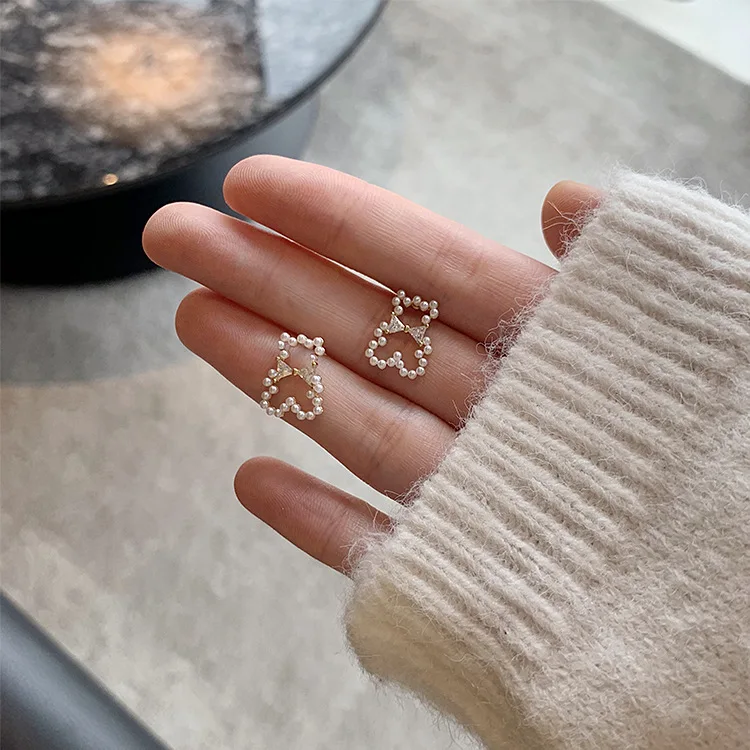 

Bear Cub Earring No Hole Ear Clips Beautiful Pearl Bear Clip On Earring Without Piercing Minimalist Earrings Jewelry CE0741