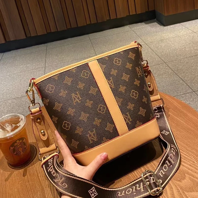 

2021 New Fashion All Match Bags Ladies Designer Purses and Handbags V Bags In Luxury Handbags Cc Genuine Leather Women Bucket