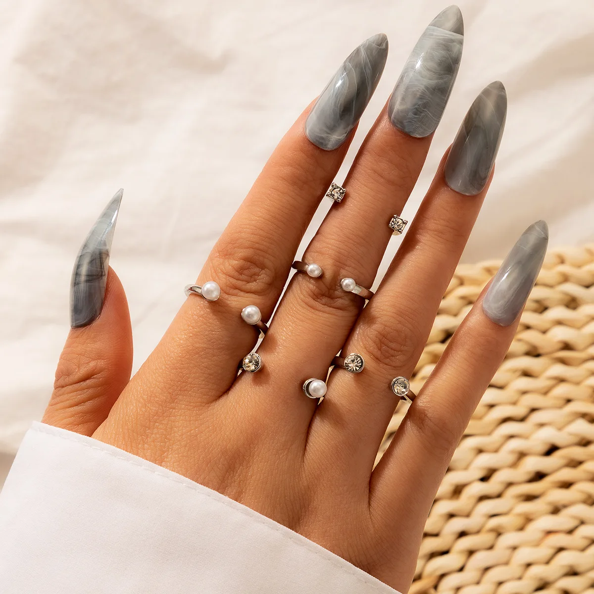 

5pcs/set Fashion Imitation Pearl Crystal Inlay Finger Rings For Women Vintage Trendy Punk Jewelry Open Adjustable Rings anillos