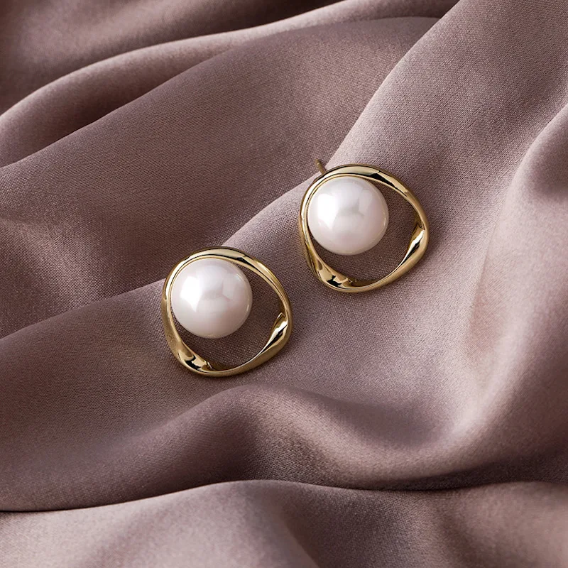 

Fashion Pearl Gold stud Earrings For Women 925S Needle New Trendy Ear Jewelry Party Gifts Drop Shipping