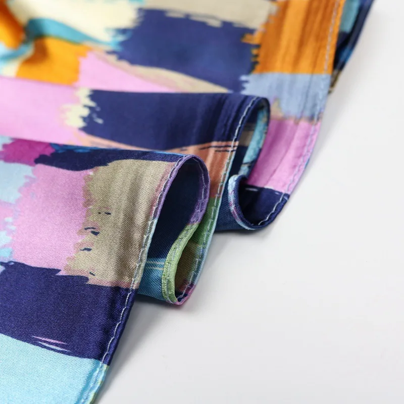 

Autumn 2020 New Geometric Square Small Silk Scarf Lattice Contrast Color Silk Scarf Professional Scarf Accessories Gift