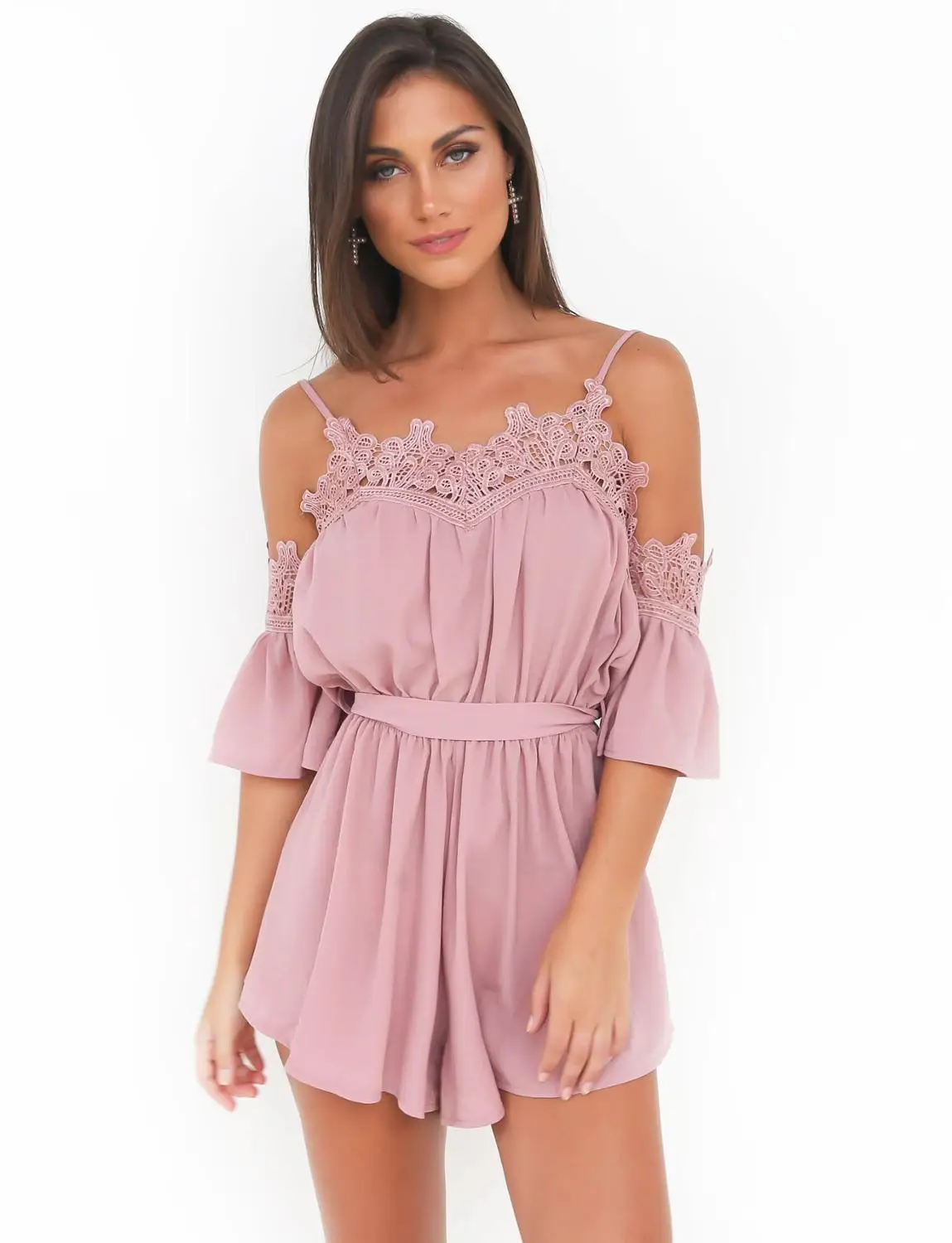 Женский шифоновый комбинезон кружевной в стиле пэчворк с лямкой на шее и поясом