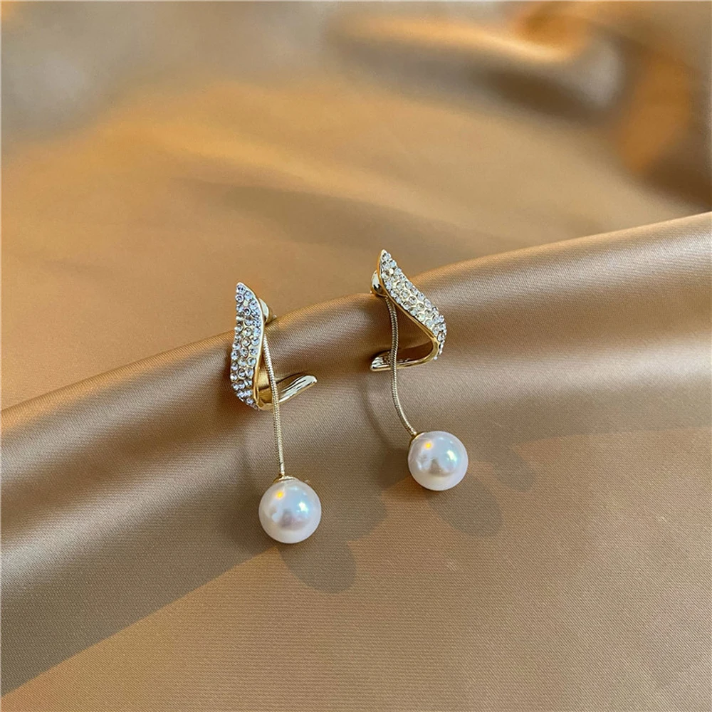 

2021 Temperament Fashion Stud Earrings Creative Design Geometry Imitation Pearl Earrings The Charm Of Women Adorn Article