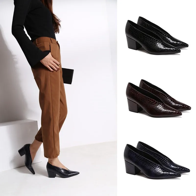 

Тонкие туфли из натуральной кожи с v-образным вырезом на квадратном каблуке; Модные бабушкины туфли-лодочки для работы; Женские туфли на выс...