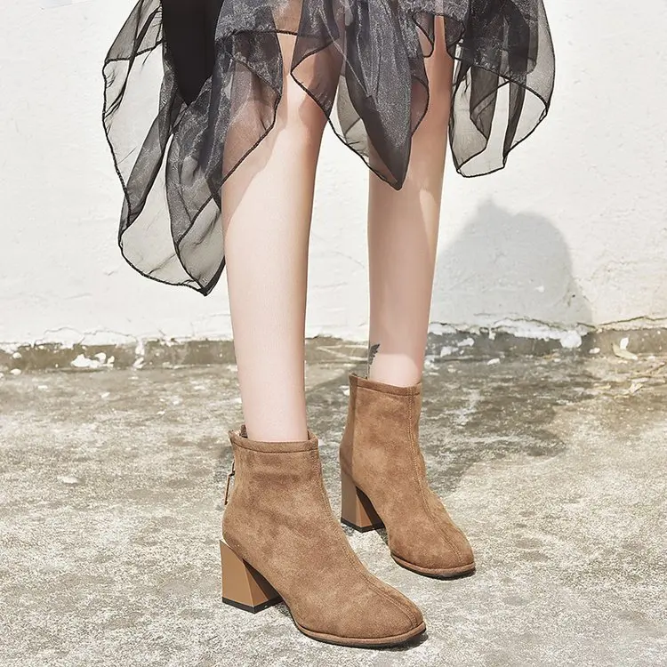 Коричневые фиолетовые черные зимние сапоги на высоком каблуке женские ботильоны