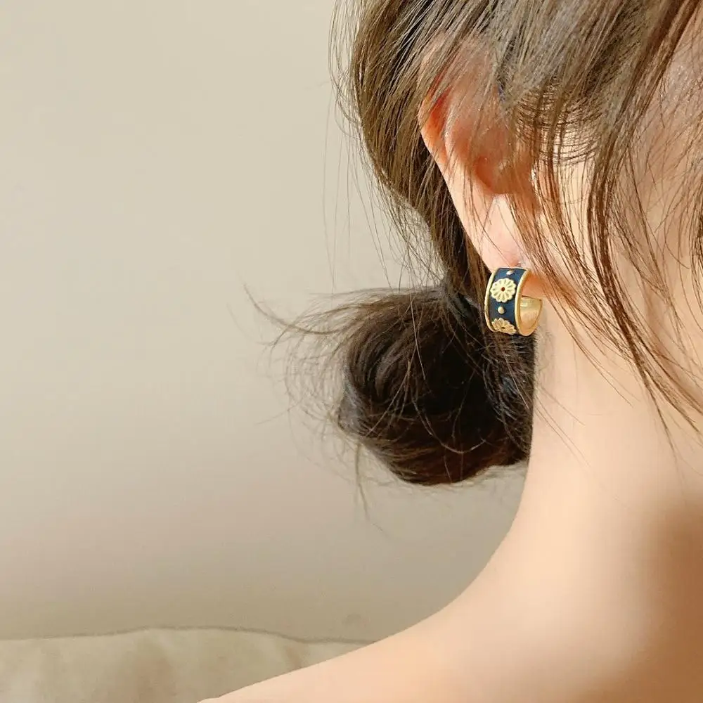 Женские винтажные серьги гвоздики с эмалью квадратные и круглые глазурью в