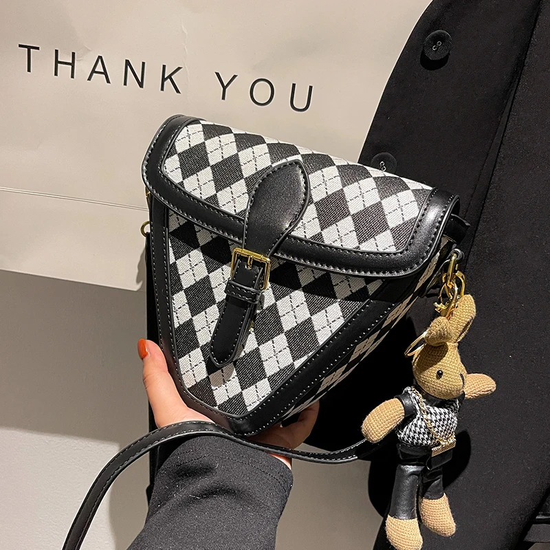 

Classic Female Bag 2022 French Niche Design Autumn/winter New Vintage Messenger Bag Fashion Shoulder Bag Plaid Triangle Bag