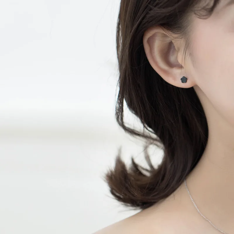 Серьги гвоздики с геометрическим рисунком женские простые Стильные украшения в