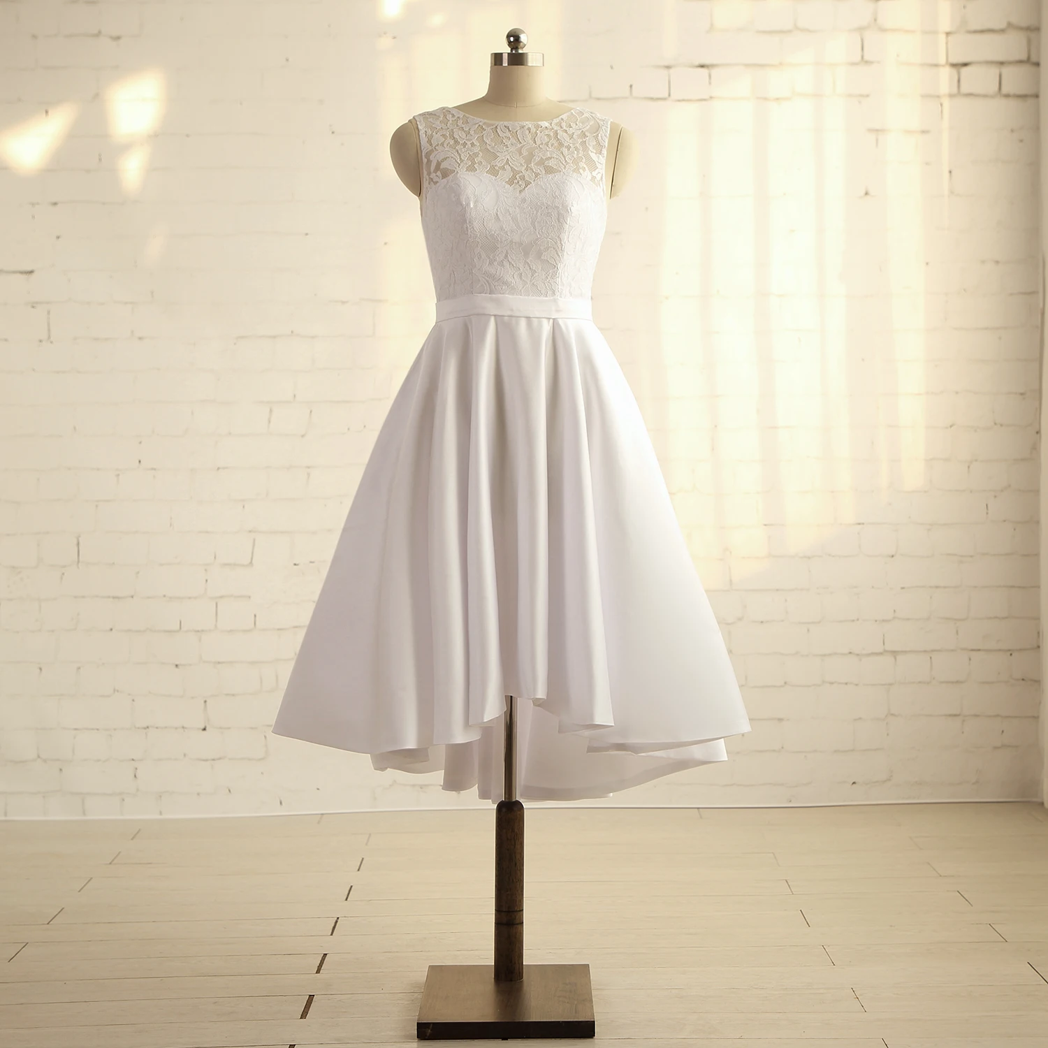 

Ivory Lace Satin Sleeveless A-Line Knee-Length Mother Of The Bride Dresses Custom Made