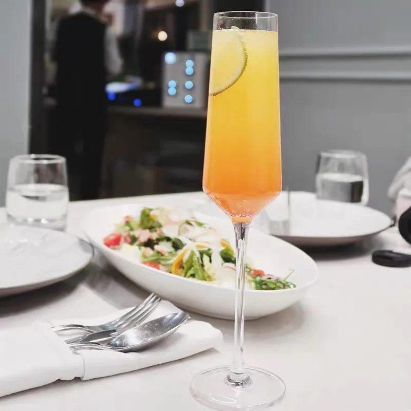 

Kitchen,Dining & Bar