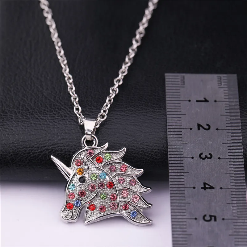 Dowapara Красочный Кристалл боевой конь ожерелье с кулоном в виде единорога свитер
