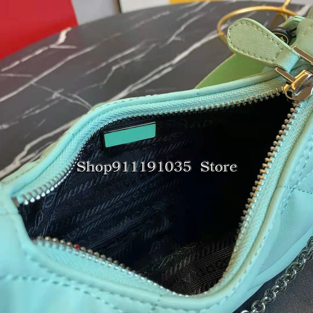 

Spring and summer new brand designer top quality all-leather embroidered messenger bag single shoulder size length 23CM high 17x