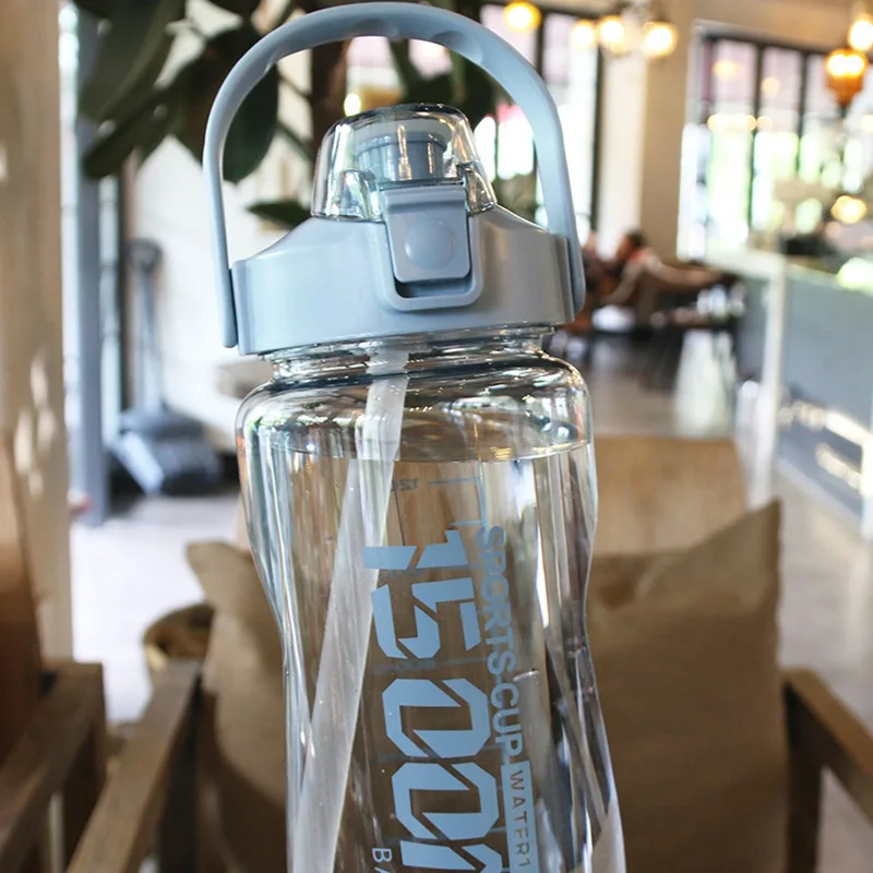 

Pure color large capacity portable sports cup with handle English printing simple plastic cup with scale for take-out fitness