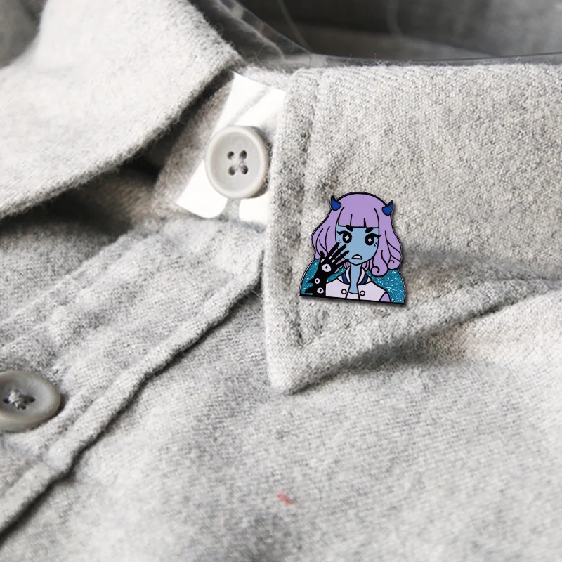 Эмалированная шпилька в глазах девушки Deomon. В ангела немного дьявола.|Броши| |