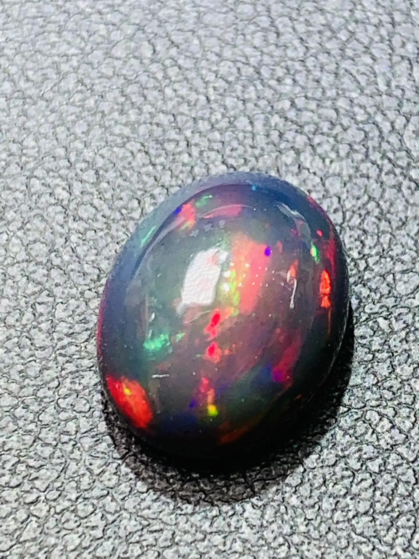 Pure natural opal 4 carats Can be inlaid with rings or pendants Colorful colors Round shape piedras preciosas joyeria jewelry