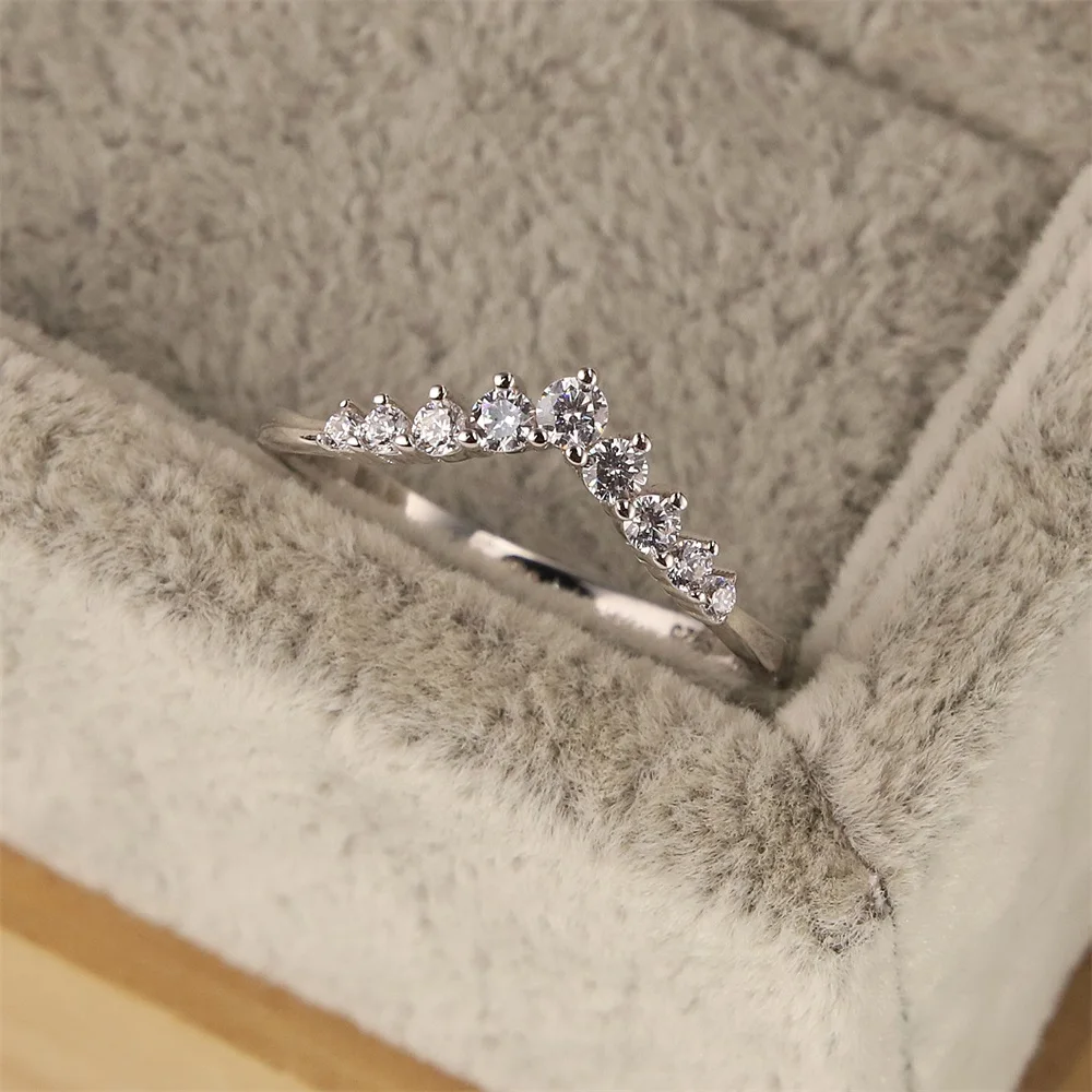 

Hot selling the European and American fashion 925 sterling silver ms contracted ring round platinum zircon crystal jewelry gifts