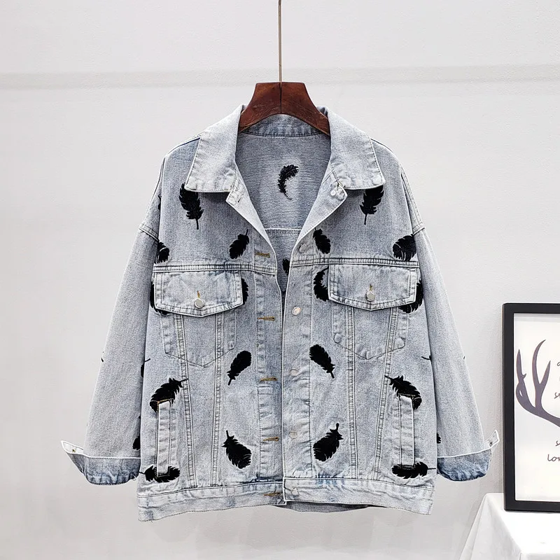 

Женская винтажная джинсовая куртка с вышивкой в виде перьев, свободная повседневная голубая джинсовая куртка, одежда для женщин на осень, ...