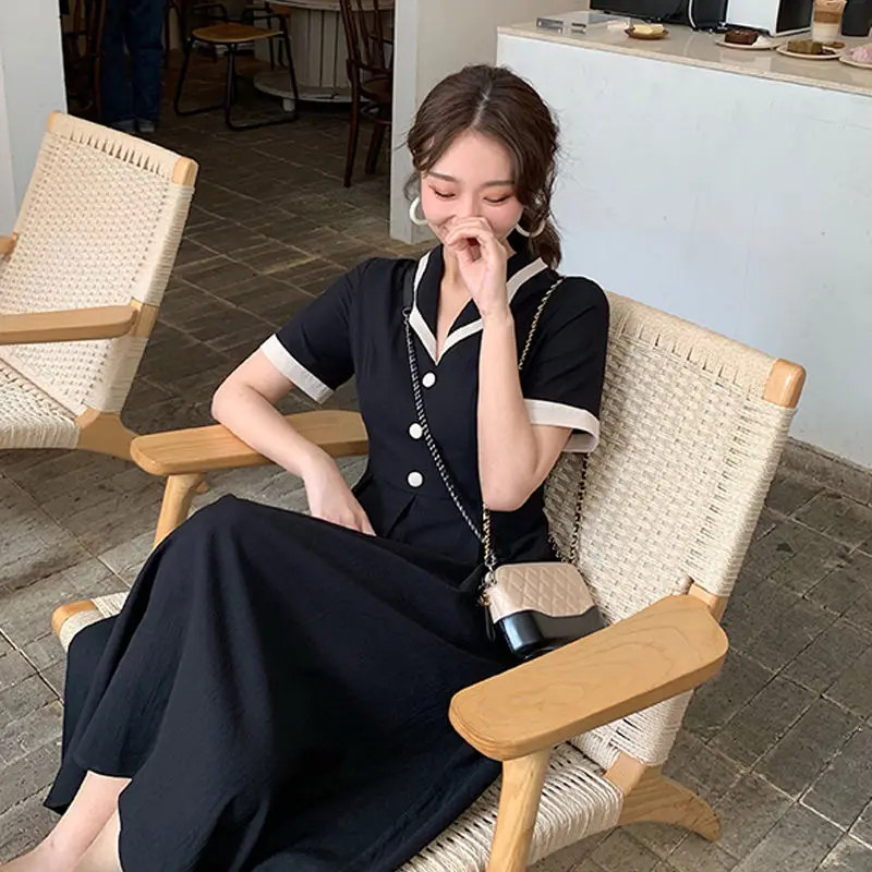 Женское платье средней длины на пуговицах элегантное красивое однотонное с