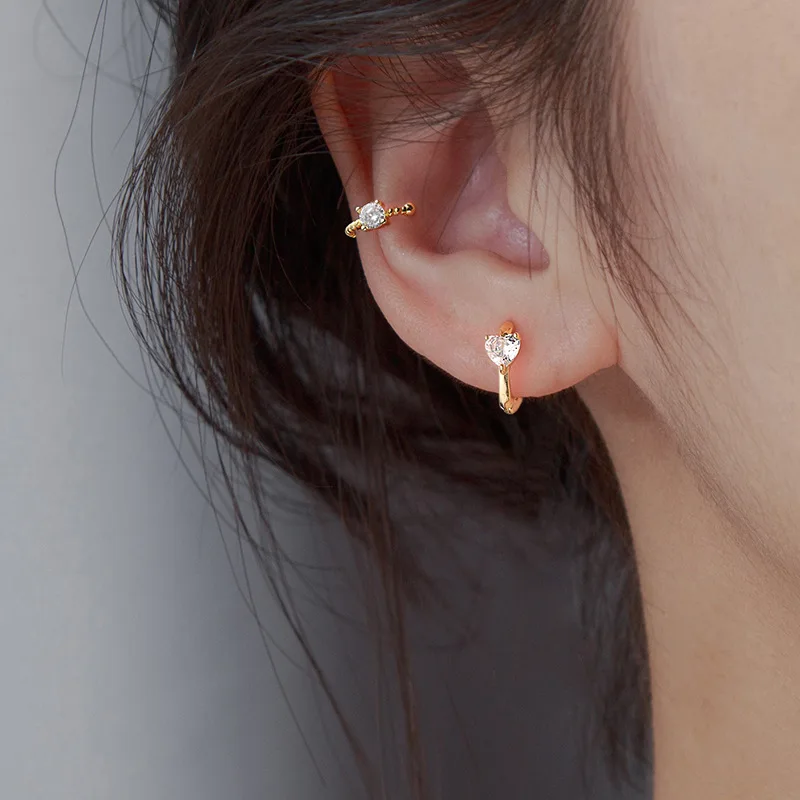 

Серьги-кольца женские из серебра 925 пробы с блестящими фианитами