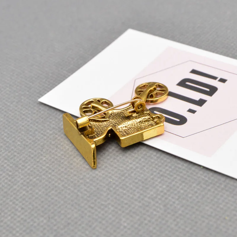 

CINDY XIANG Movie Projector Brooch Vintage Creative Brooches For Women Unisex Men Brooch High Quality New Arrival 2020