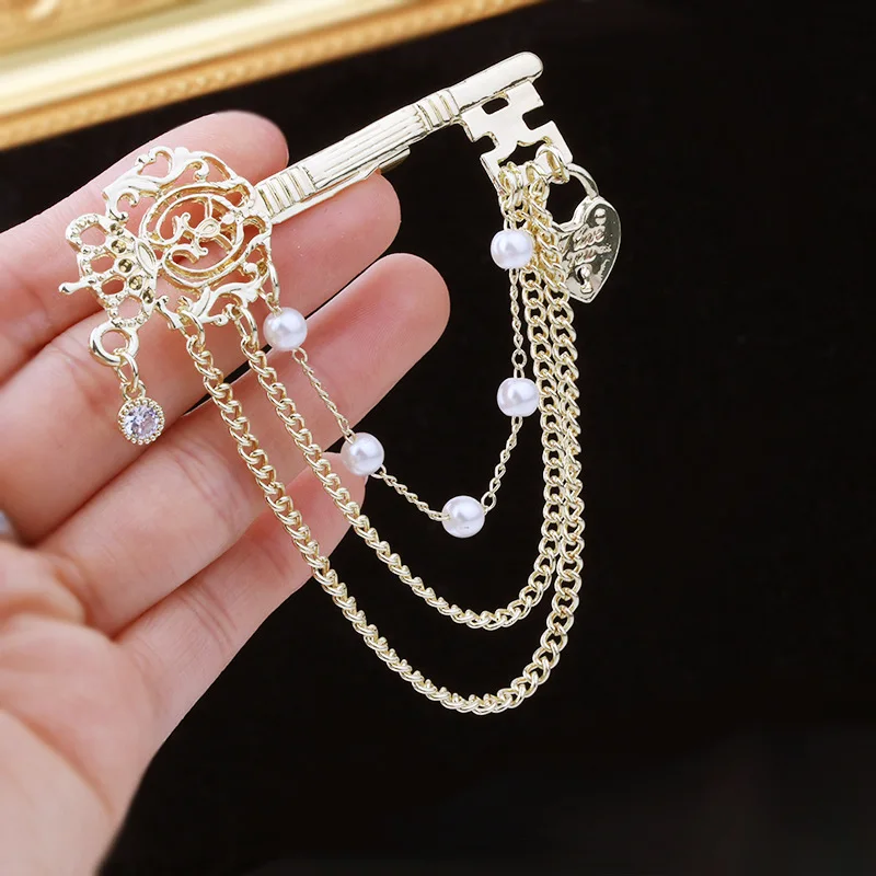 

Cool Key Chain Pin Brooch Metal Tassel Chain Fashion Street Shooting Decoration Suit Lapel Pin Female Coat Jewelry Accessories