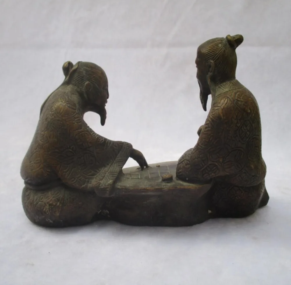 

Коллекционная китайская декоративная старинная латунная резная 2 старых человека, играющих в шахматы, скульптура о войне/античная статуя Будды