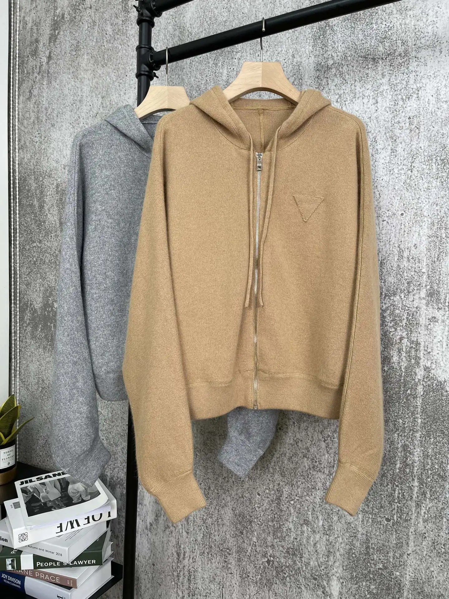 

High 2021 Spring Quality Women Hooded Knitted Cardigans Female Casual Sweater Coat 2 Color Gdnz 1.08