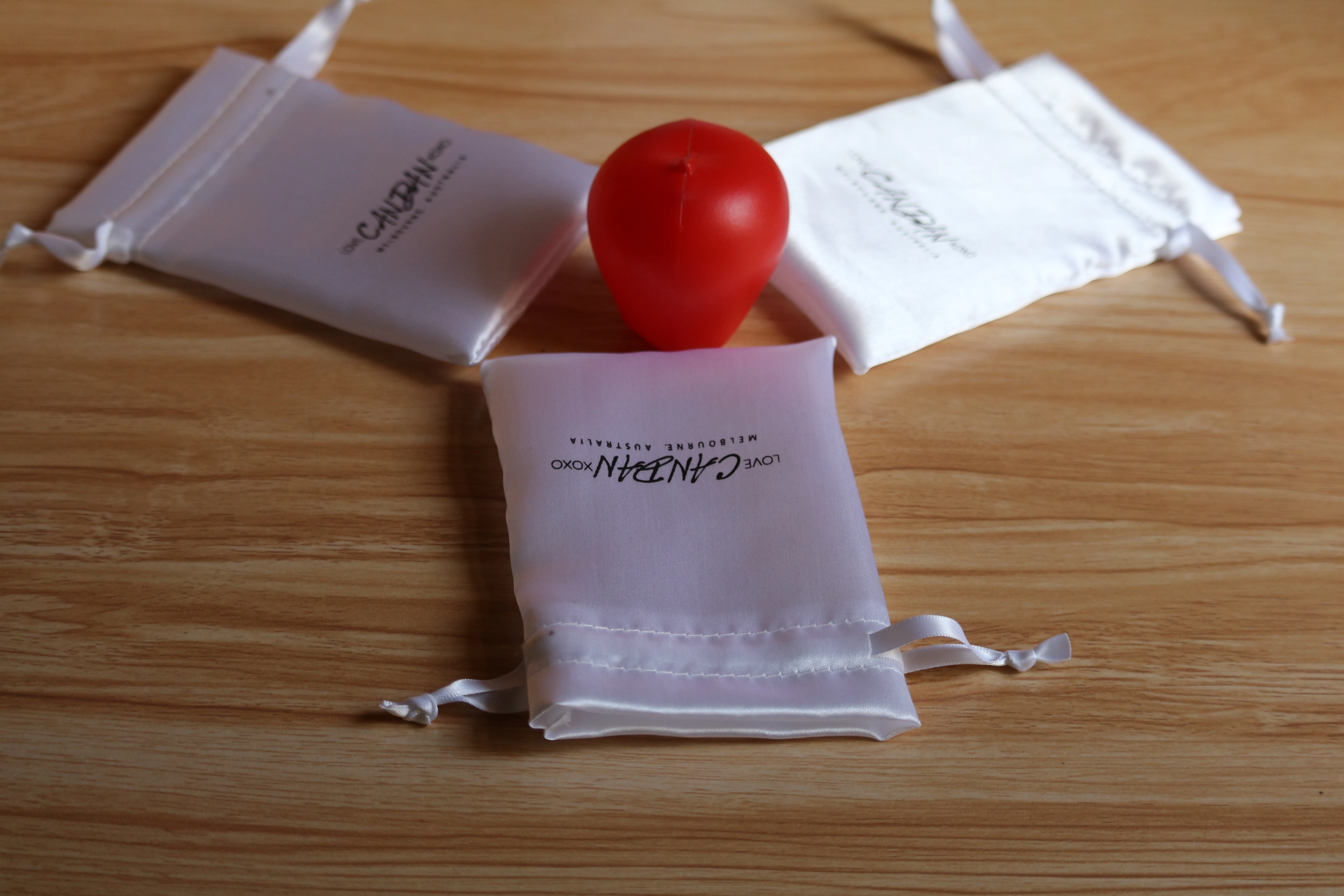 100 шт. CBRL маленький атласный мешочки с завязками атласная ювелирные сумки