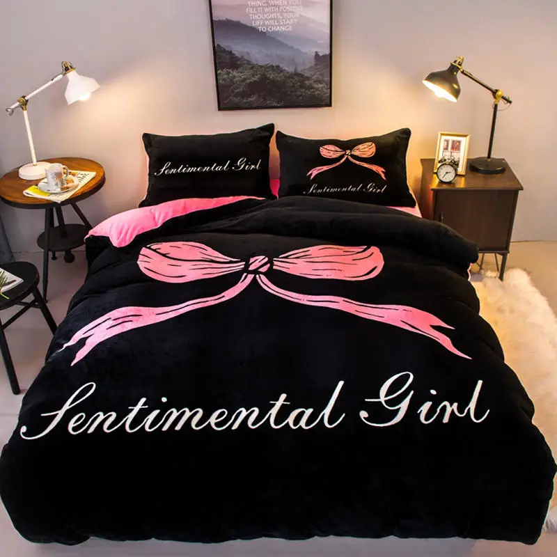 Набор постельного белья из черной фланели "Роскошное тепло" с розовой бантовой наволочкой, двуспальным и односпальным размером.