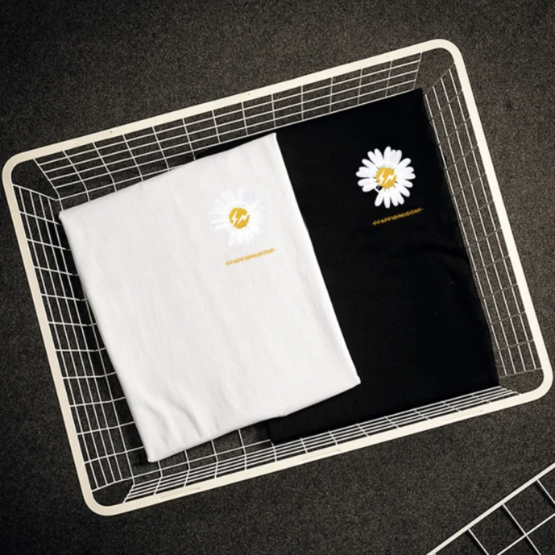 

2021 new summer men's and women's fashion print little chrysanthemum star with the same style oversized hip-hop short-sleeved ca