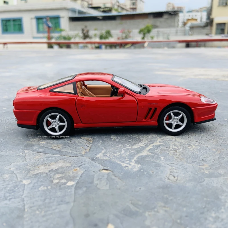 Bburago коллекция Ferrari 550 1:24 авторизованный производитель модель автомобиля из