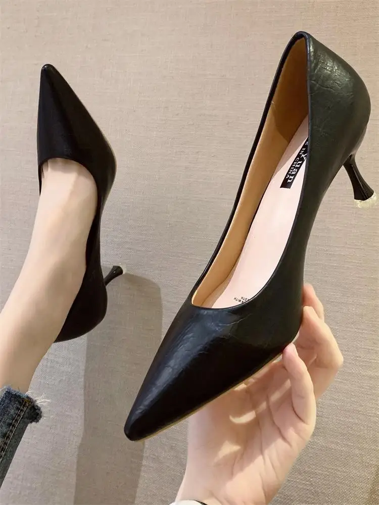

Простые однотонные Цвет женская обувь для путешествий на высоком каблуке; Сезон весна-осень; Новые модные женские туфли, с острым носком, по...
