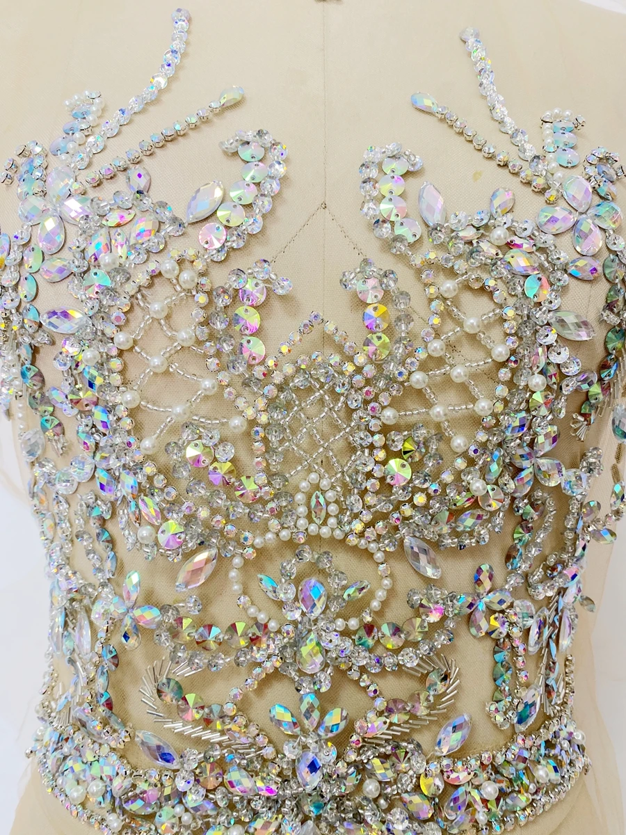 Пришивные блестящие аппликации на белом сетчатом кристалле Обрезанные нашивки