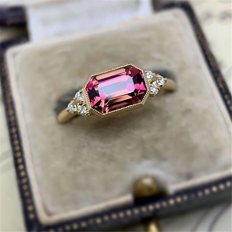 

Fashion Retro Pink Crystal Finger Ring for Women Rhinestone Geometry Engagement Ring Wedding Party Jewelry Girl Accessories