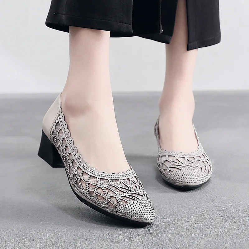

Mom sandals summer fashion middle heel Rhinestone mesh leather soft sole Baotou thick heel middle aged breathable women's shoes
