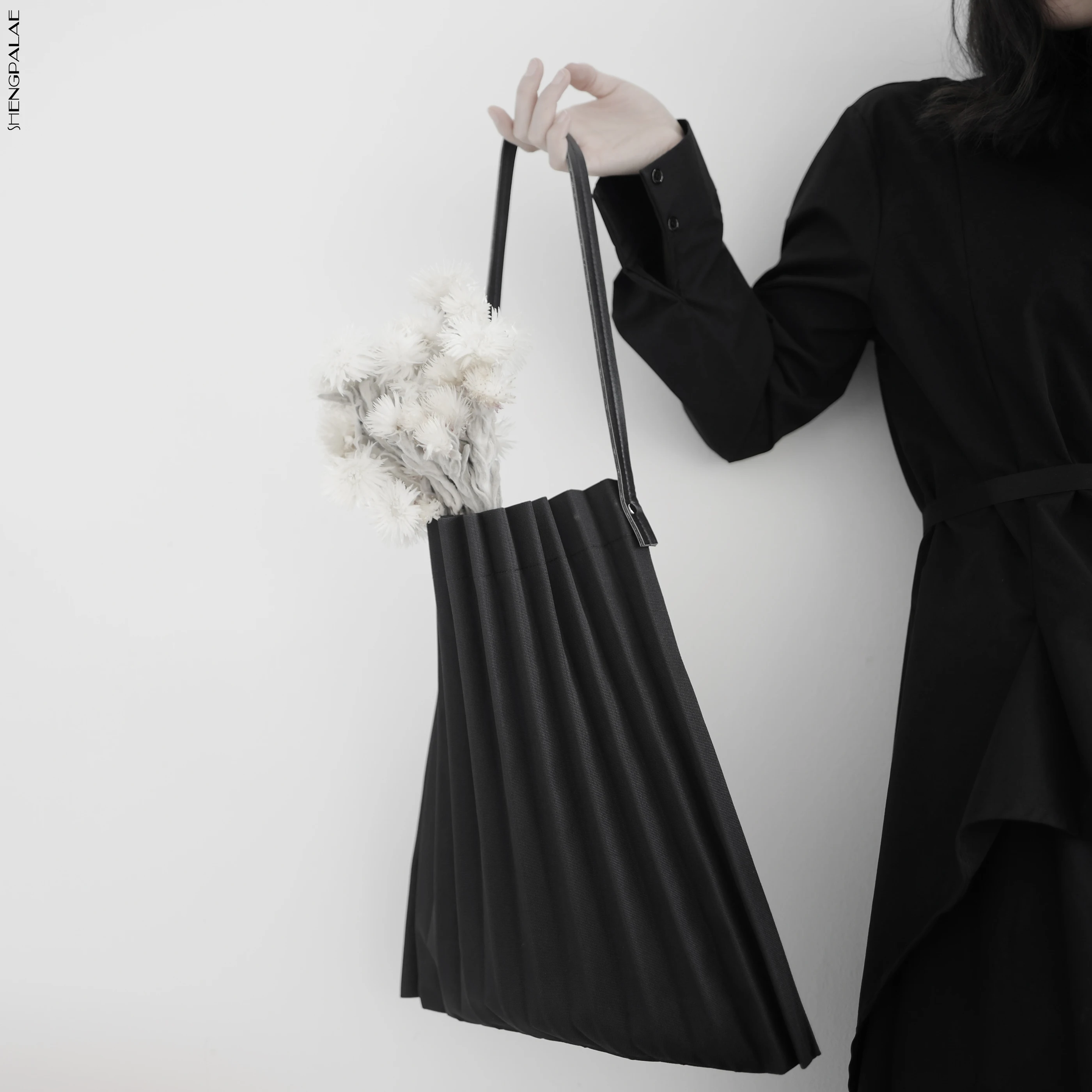 SHENGPALAE 2020 черная плиссированная дизайнерская новинка сминается под давлением на